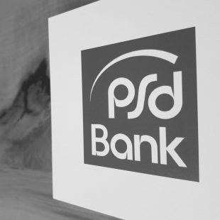 Abfotografiertes Logo PSD Bank schwarzweiß